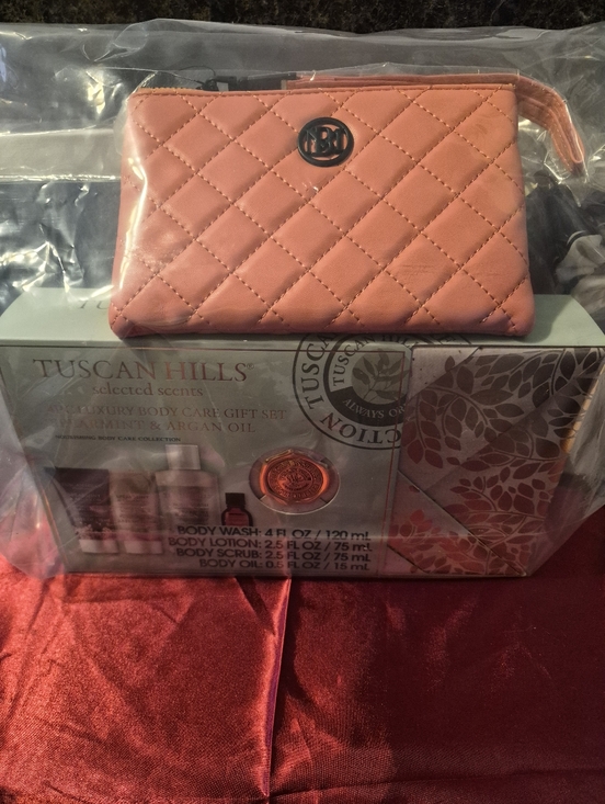 NWT 📦 10 PIECE MYSTERY BUNDLE! 📦 What's In The Box? 🩷 BUY IT & FIND OUT! 😍 - Picture 4 of 10